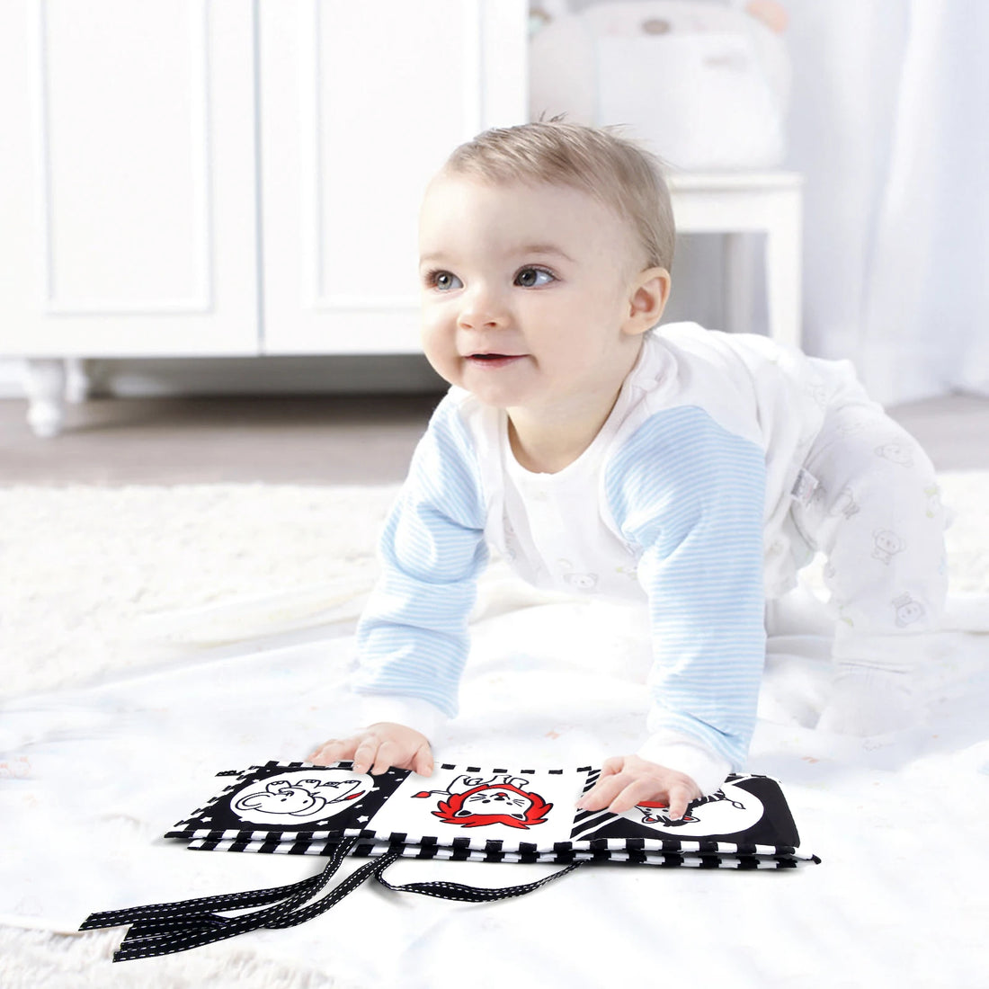 Livre sensoriel bébé en tissu — Motifs contrastés