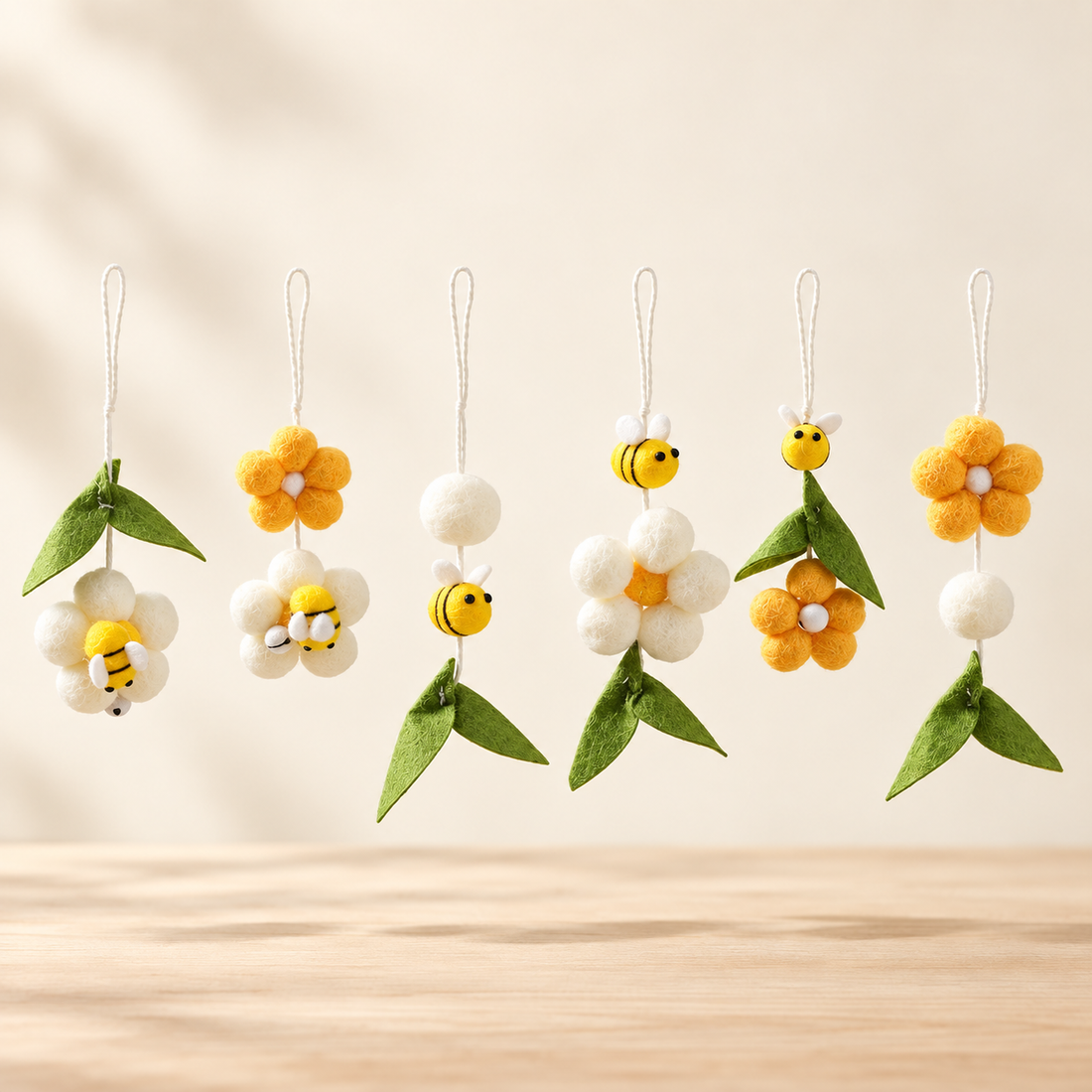 Portiques d’éveil en bois et accessoires au choix — Suspensions abeilles et fleurs