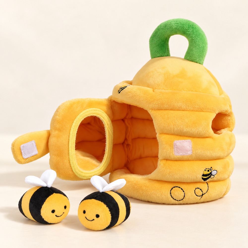 Ruche en peluche et ses cinq petites abeilles — vue du produit, modèle présenté