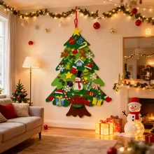 Sapin de Noël mural en feutrine installé dans un salon décoré